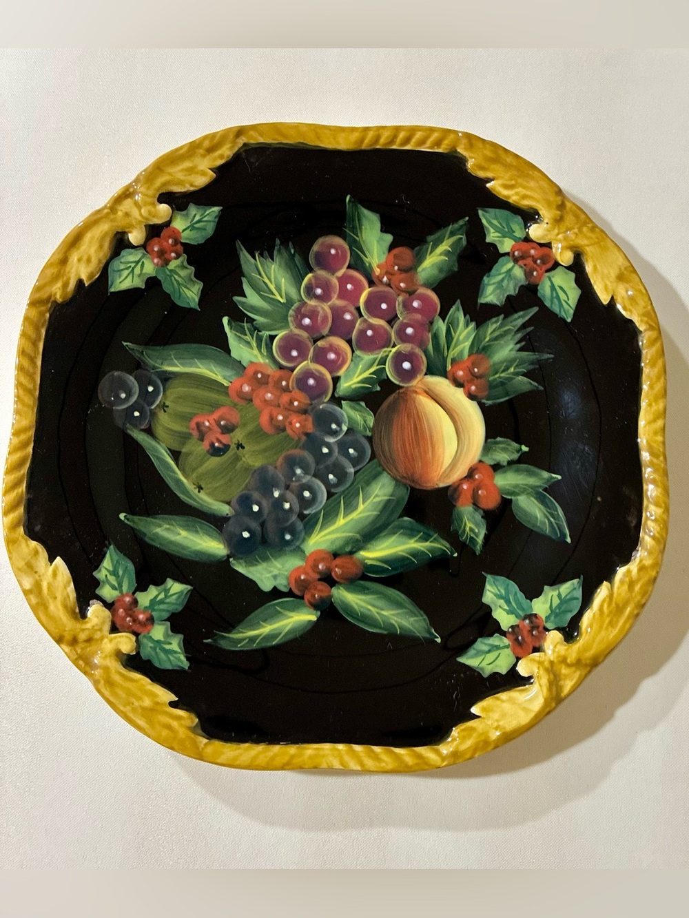 Raymond Waites Set/6 Grapes and Holly Salad Plates